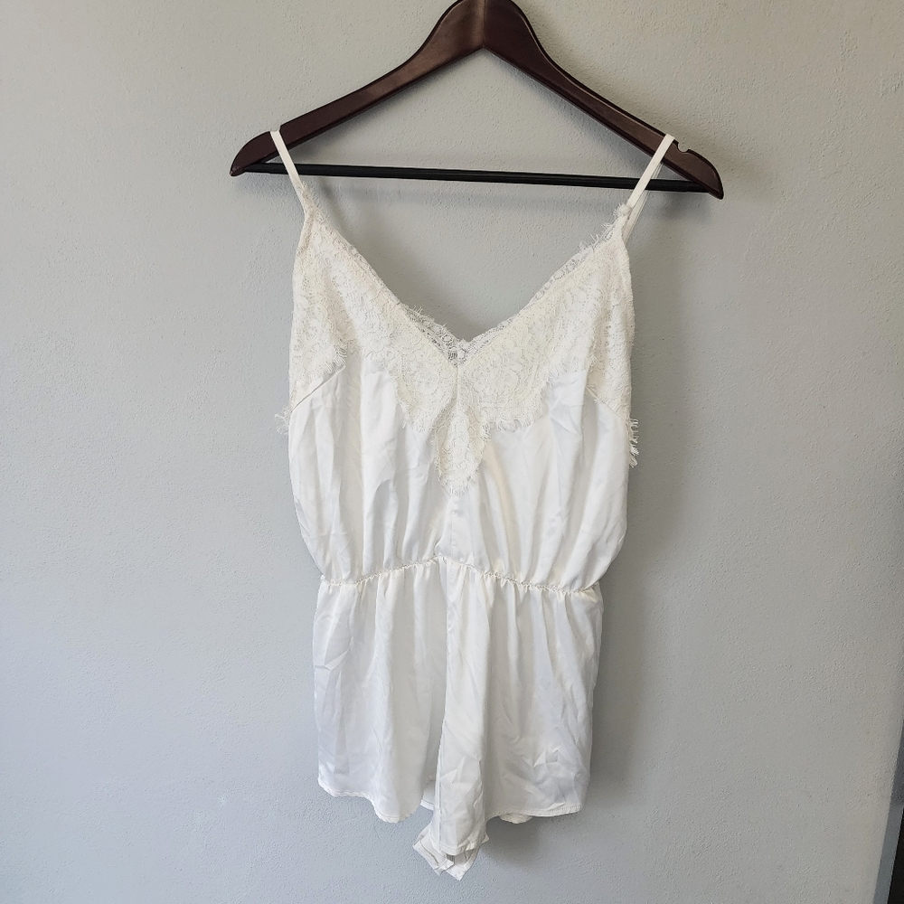 Lulu's white sexy bridal lace vneck lingerie satiny romper size medium